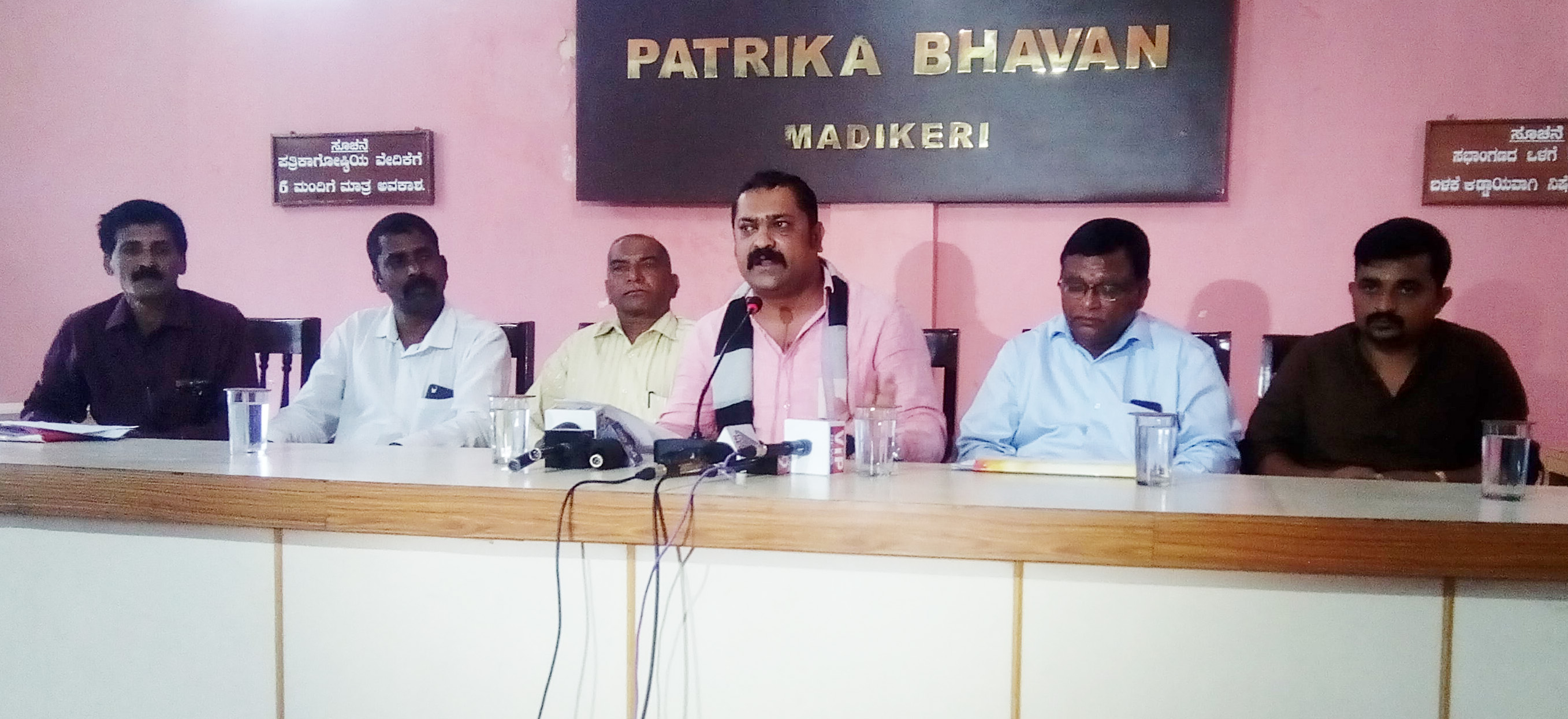 ಅನುದಾನ ಇಲ್ಲದೆ ಭೂಮಿ ಪೂಜೆ ಮಾಡೋದಕ್ಕೆ ಸಾಧ್ಯವೇ: ಶಾಸಕರಿಗೆ ಕಾಂಗ್ರೆಸ್ ತಿರುಗೇಟು